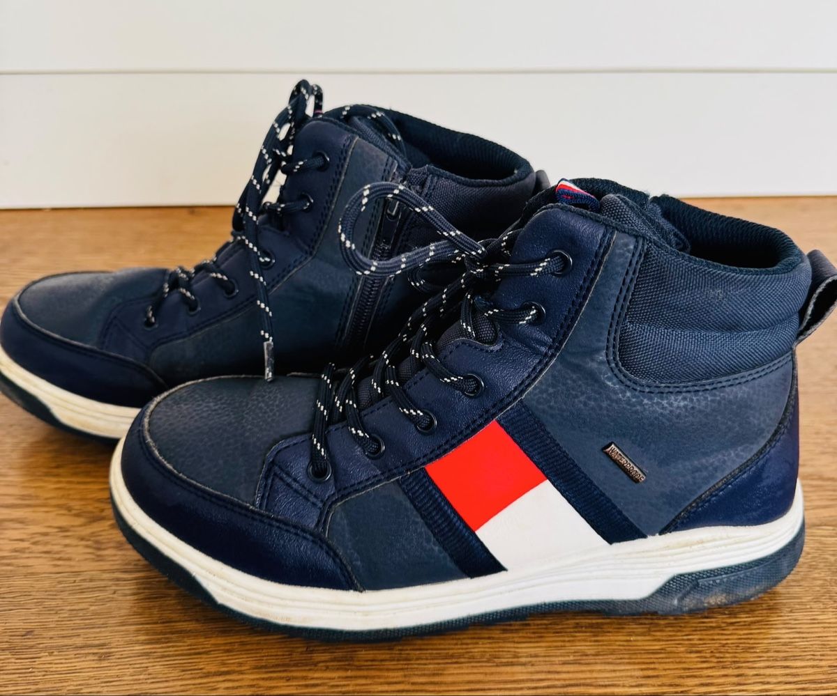 Tommy Hilfiger Chaussures hommes: Tommy Hilfiger Sneakers Gr.38 – D'occasion à Moosseedorf par mswalker 1