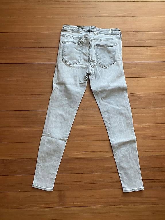 H&M Jeans: Hellgraue Jeans – D'occasion à Aarau par lacrimara 3