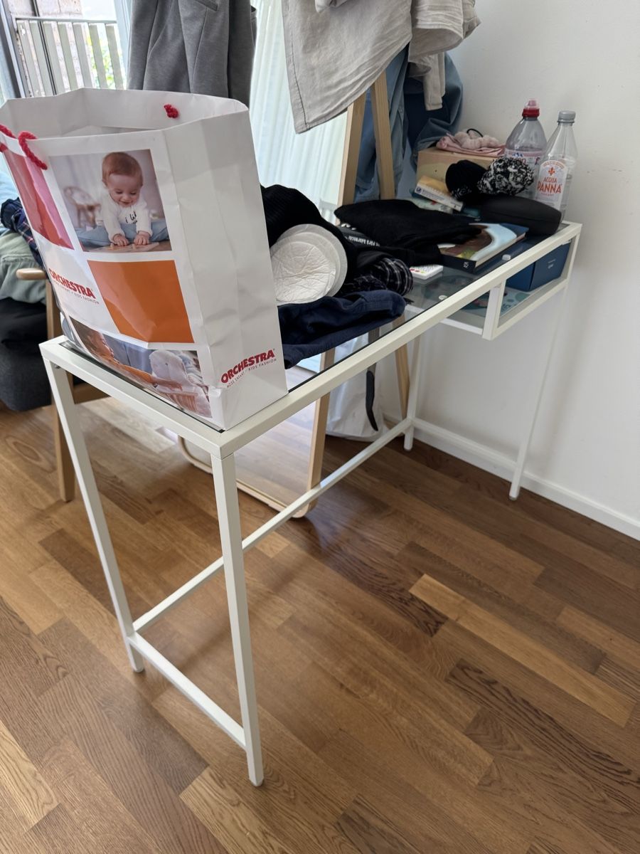Scrivanie: Vittsjö laptop desk  – Nuovo (secondo la descrizione) da Zürich venduto da esl_25jf 1