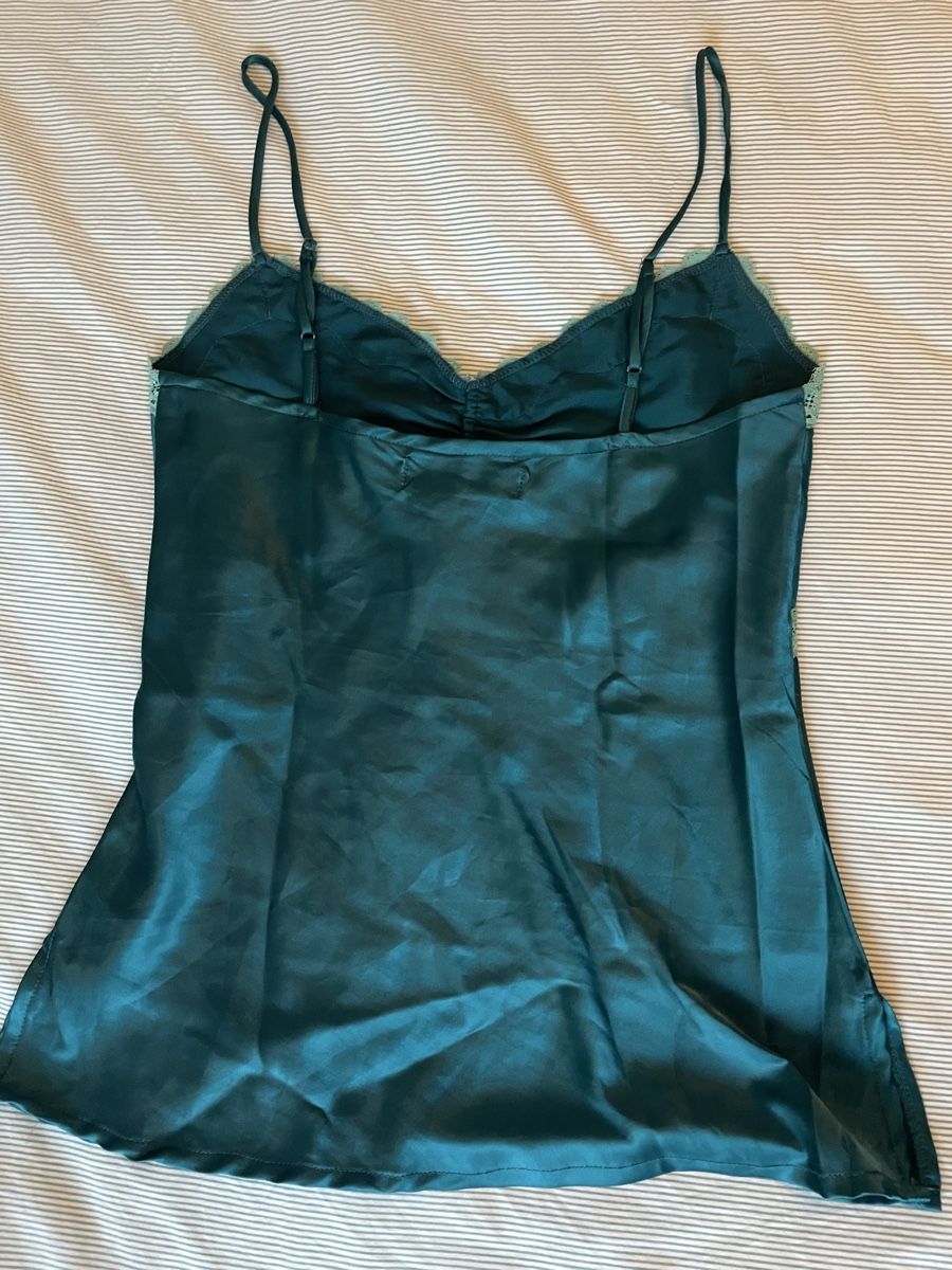 Top: Ruby Sky Emerald Green Silk Top with Lace Trim, Size M/L – Usato da sonvico venduto da Ptequila 1