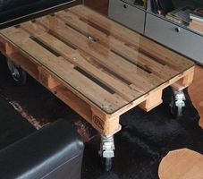 Edler Paletten Couchtisch (Unikat)