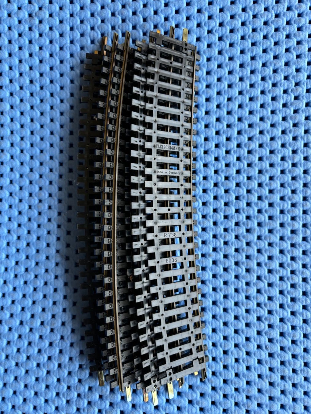 Fleischmann Modellini di ferrovie: 10 x Fleischmann 6036 Gebogen schinen R 738 – Nuovo (secondo la descrizione) da Hauterive NE venduto da eriamch 1