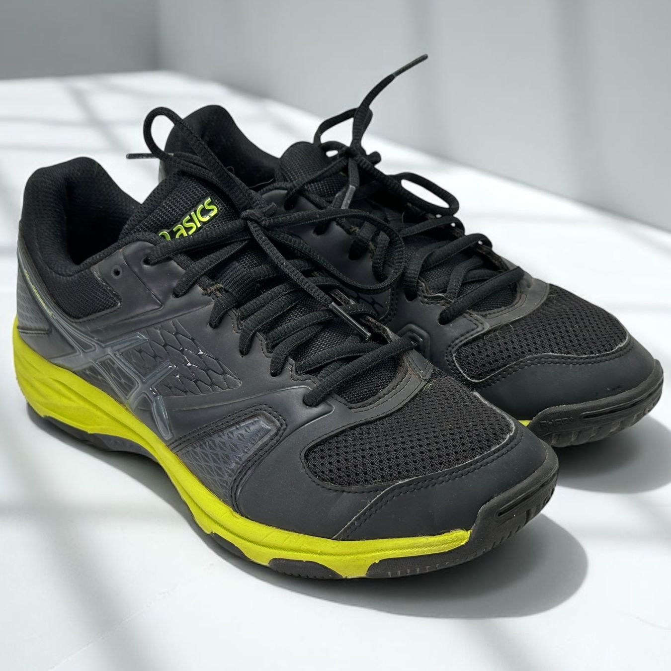 Asics Herrenschuhe: Asics GEL-DOMAIN 4, pointure 39.5 – Gebraucht aus Morges von vintix