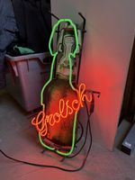Vintage Grolsch Neonreklame – beleuchtete Bierflasche