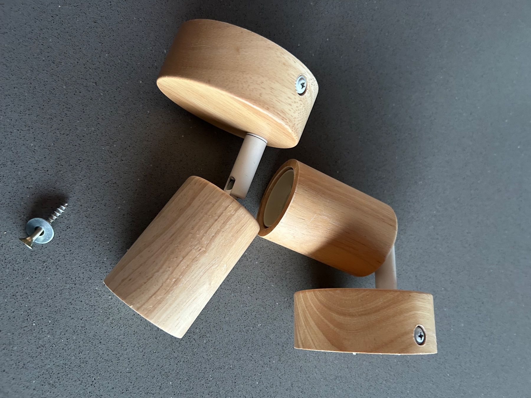 Lampade: 2 appliques bois – Usato da Delémont venduto da nounvince