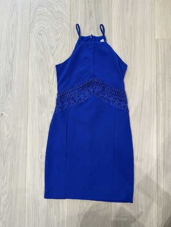 Jolie robe bleue chic à dentelles sous la poitrine taille 34