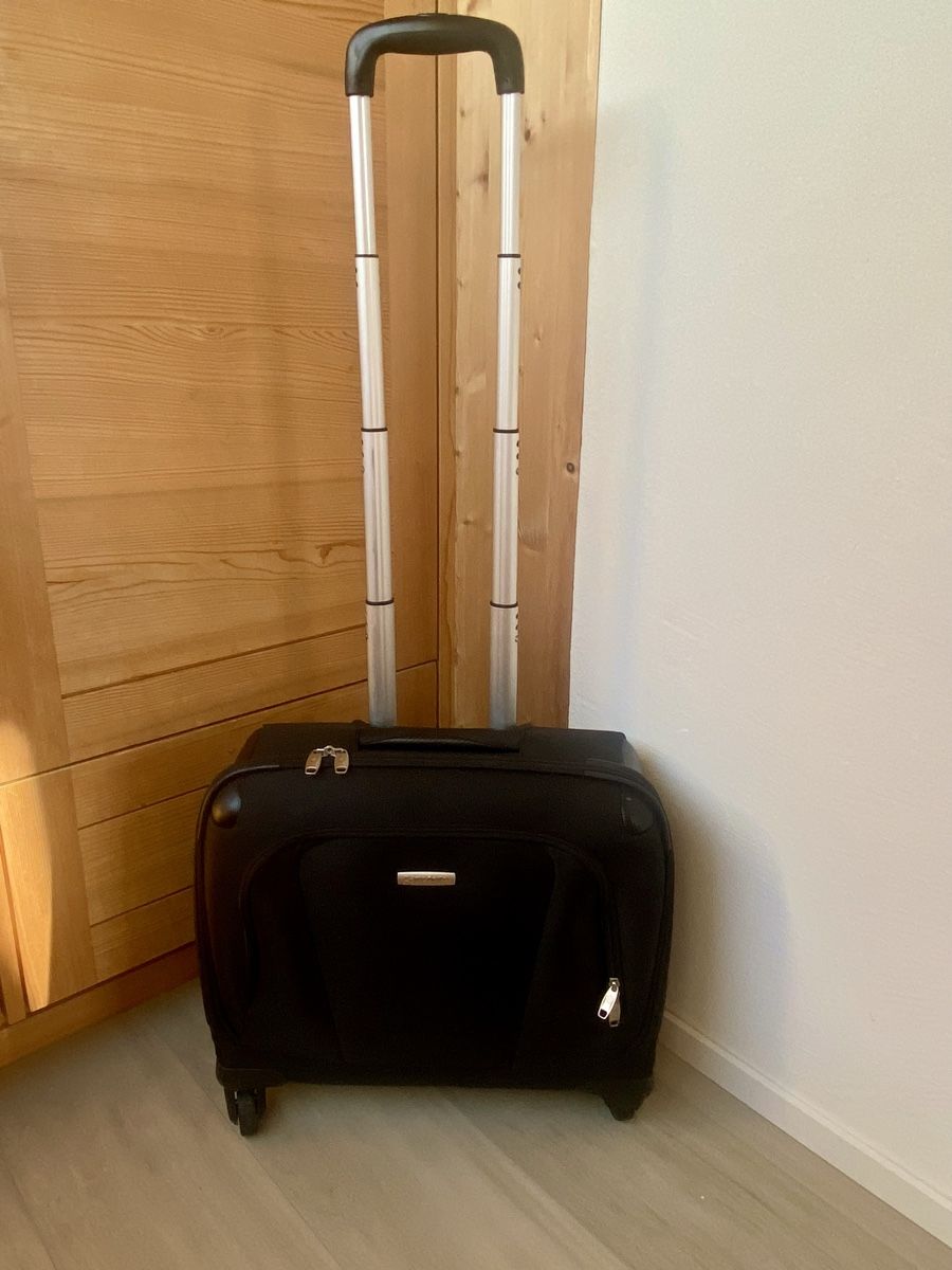 Samsonite Valigie: Samsonite suitcase black wheeled carry-on good condition – Usato da Zollikon venduto da yar_2d52 2