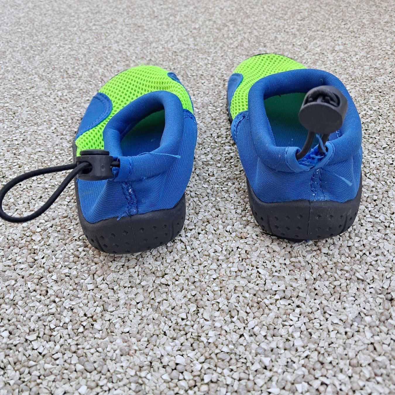 Scarpe per ragazzi: Kinder Wasserschuh Gr 28 – Usato da Meilen venduto da Vaurien15 1