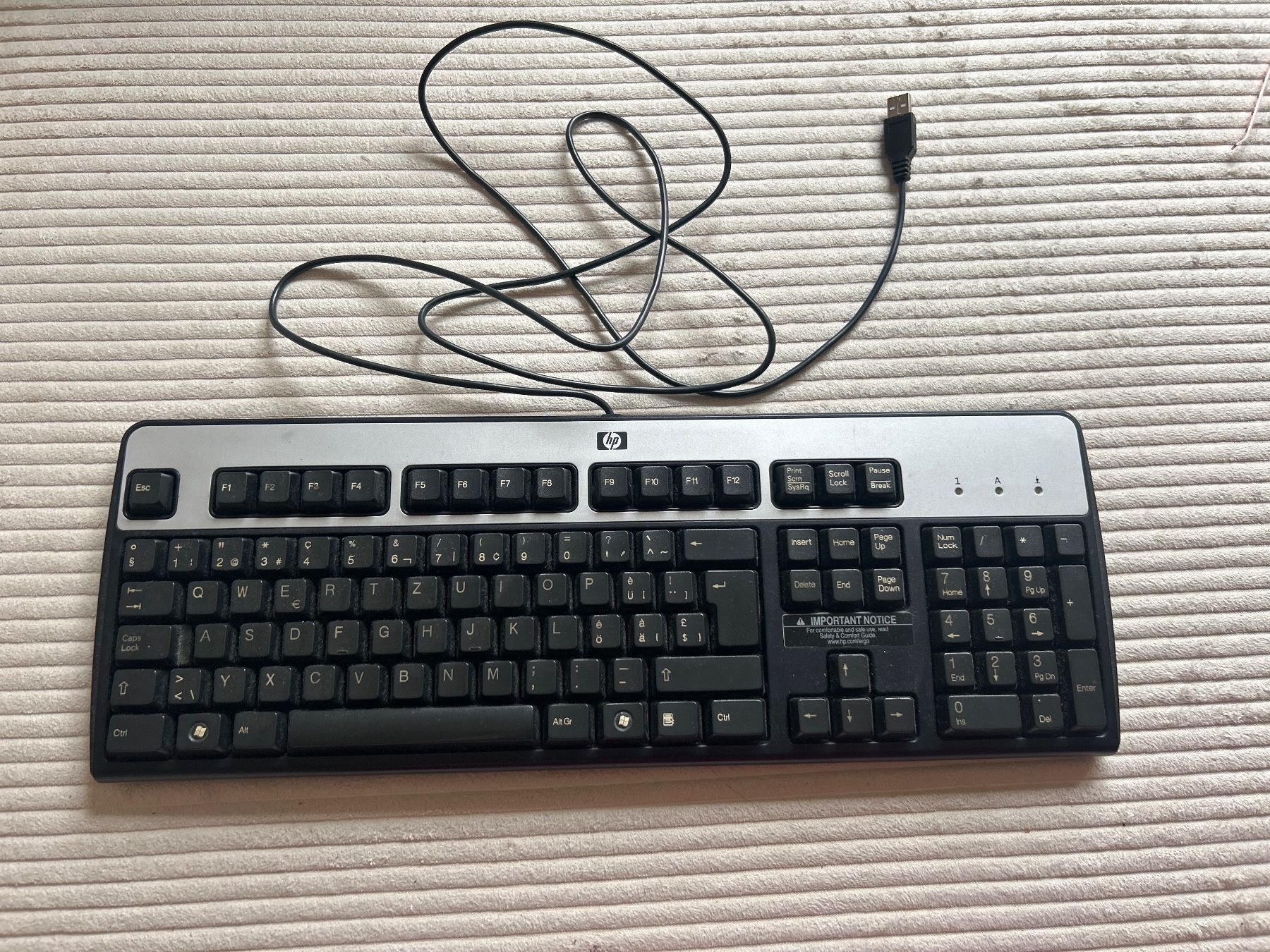 Hewlett Packard Tastiere: HP cable keyboard – Usato da Pfäffikon SZ venduto da chi_2p8d