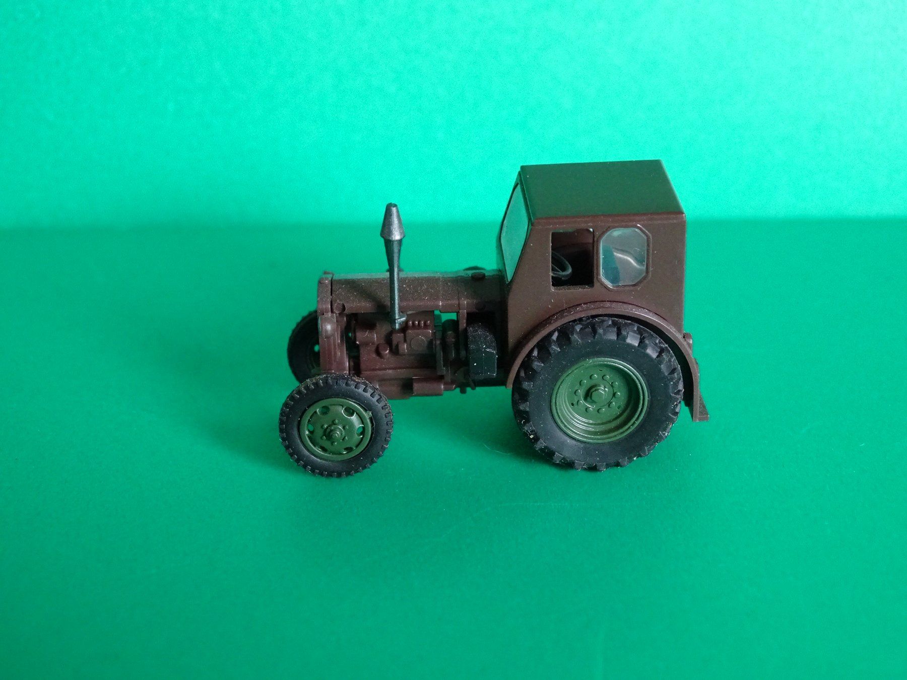 Busch Modellini d'auto: IFA Traktor von Mehlhose/Busch 1/87 – Usato da Bretzwil venduto da Meex 2