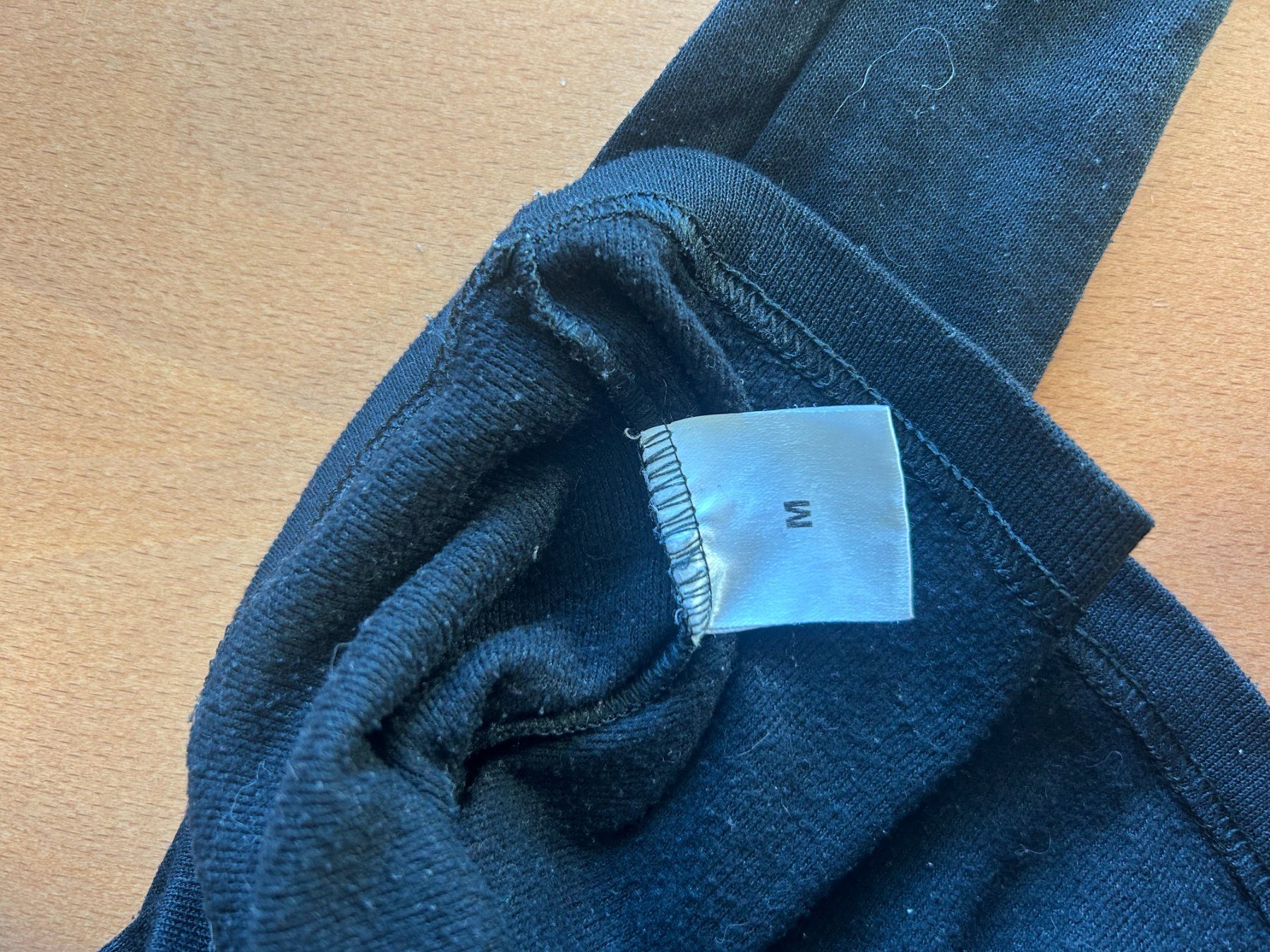Maglioni & Felpe: Pull à col montant noir, matière polyester, taille M – Usato da Cugy VD venduto da pit_aless 1
