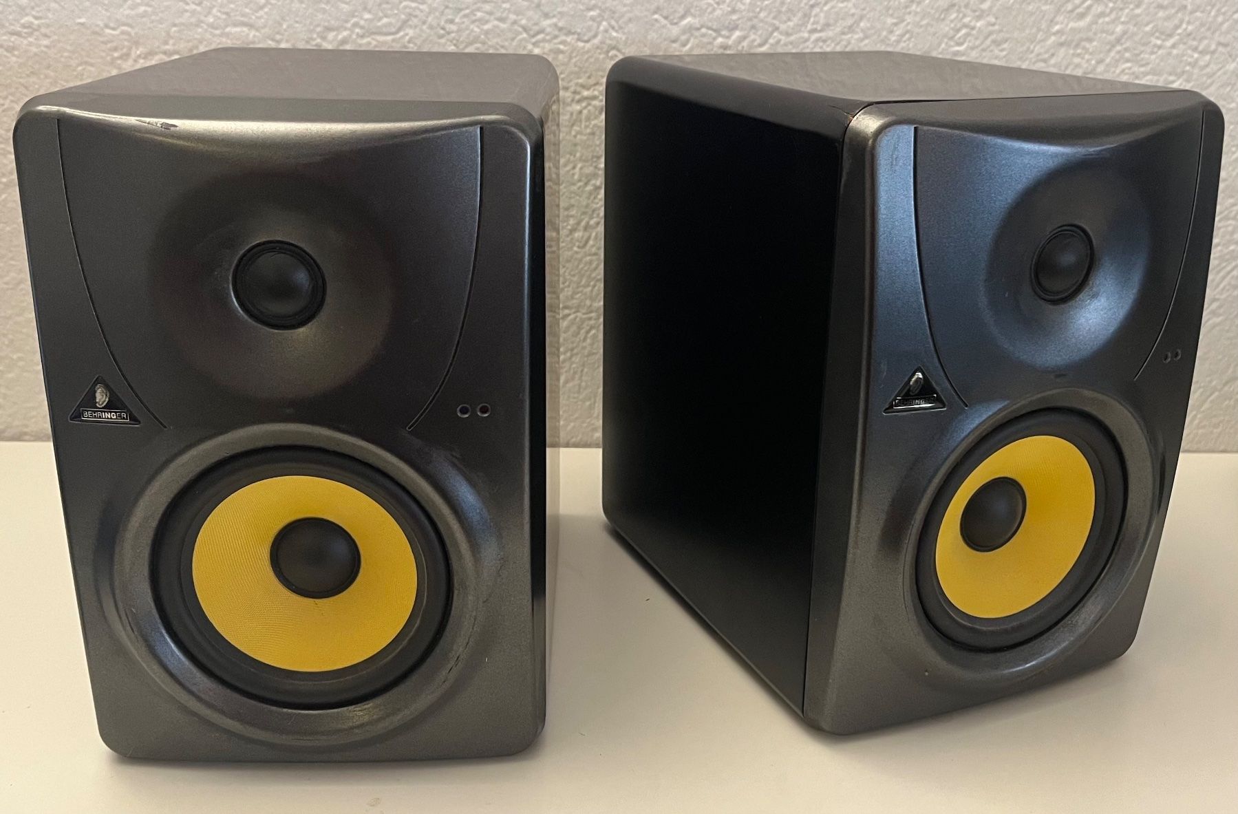 Behringer Casse acustiche: Behringer B1030A Pair Truth (Aktive Studiomonitore + Kabel) – Usato da Bern venduto da JodokusKwak