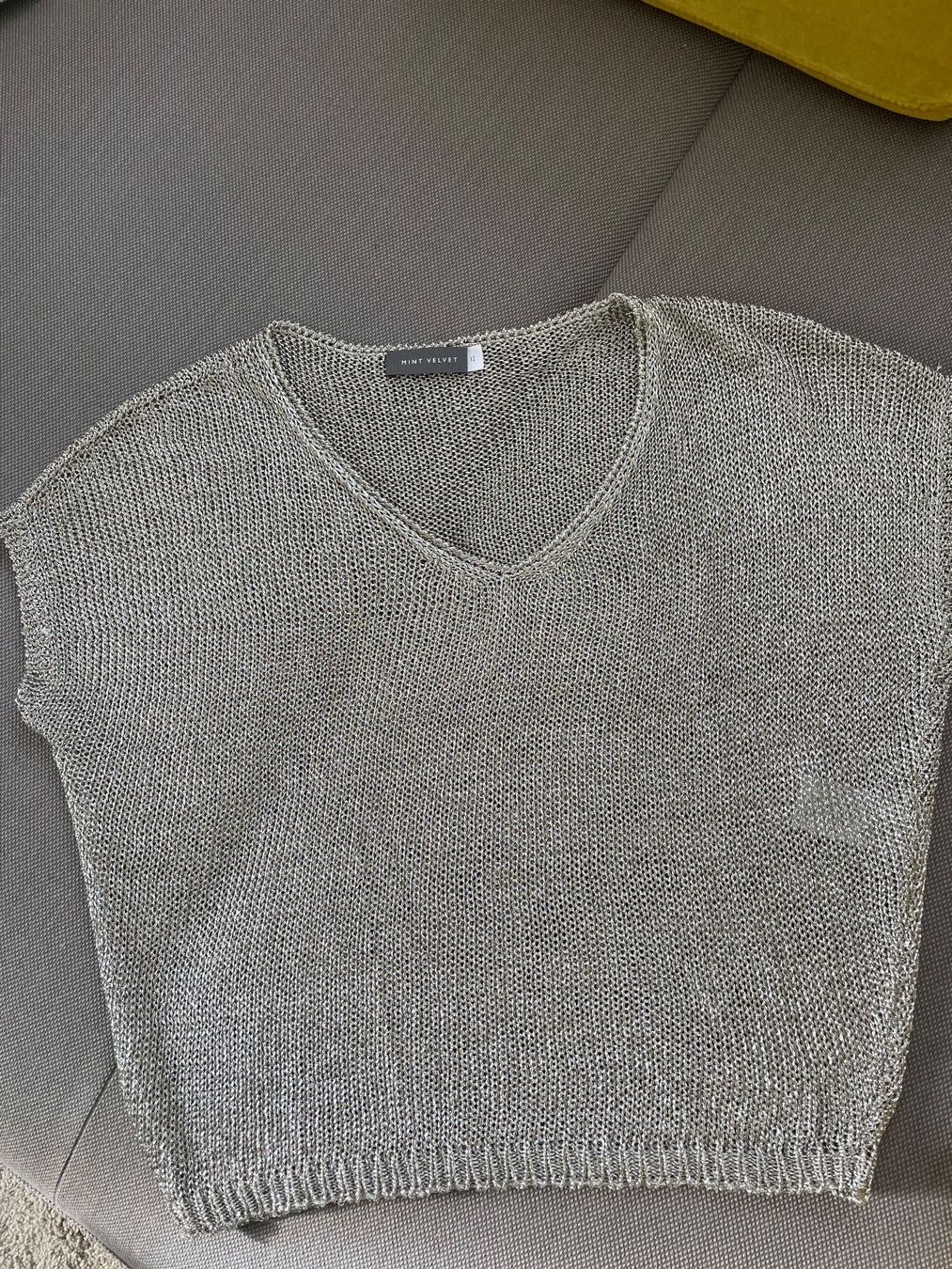 Pulls & Sweat-shirts: Silberner Pulli mit Metallfäden – D'occasion à Huttwil par heinzdaniel63 1