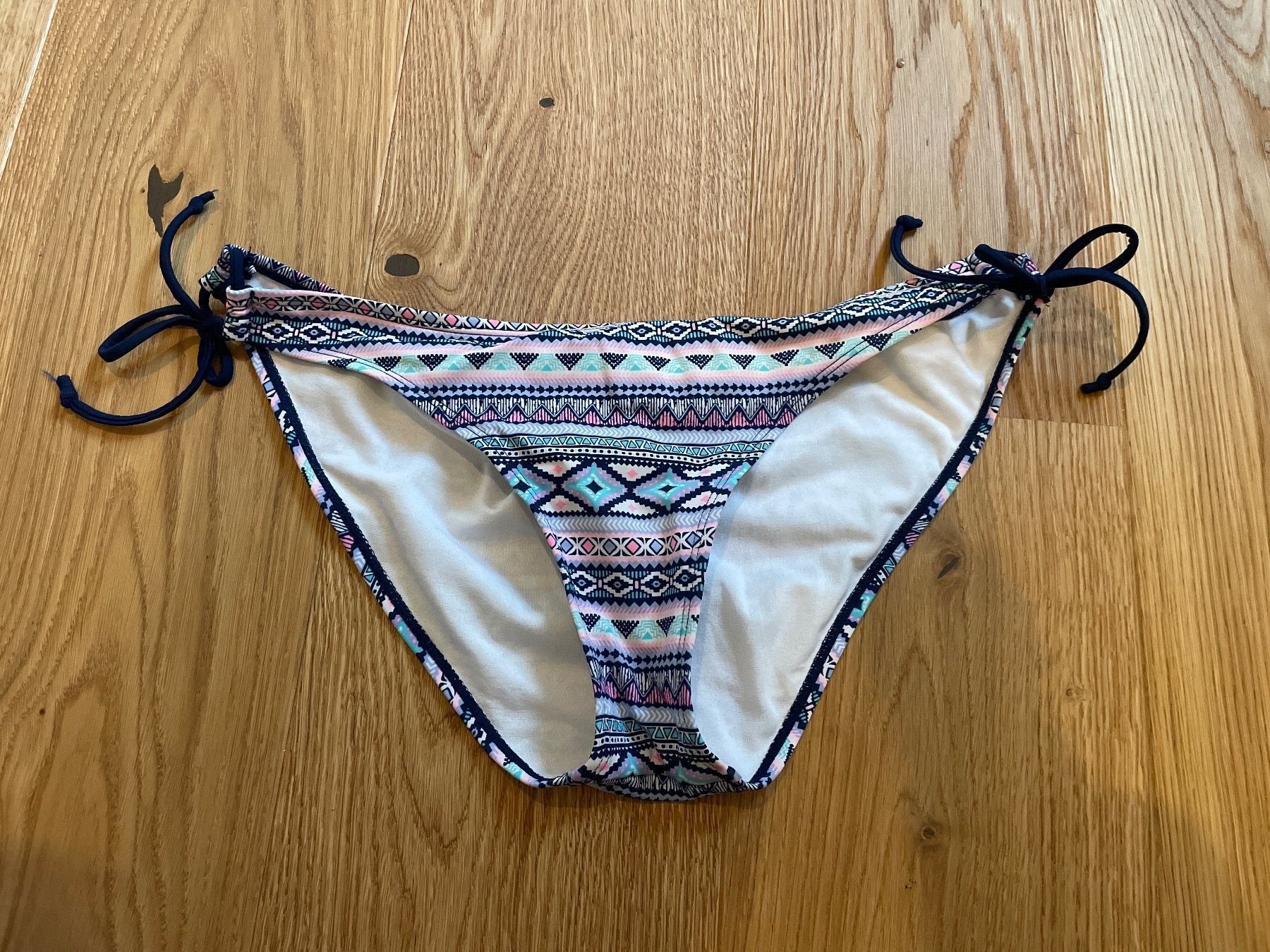 Maillots de bain & Bikinis: Bikini Hose gr. M – D'occasion à Känerkinden par higiwil