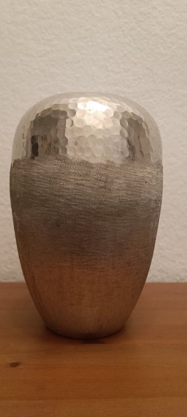 Vasen & Gefässe: dekorative Vase Mink in silberner Farbe – Gebraucht aus Bern von sv-trade 6
