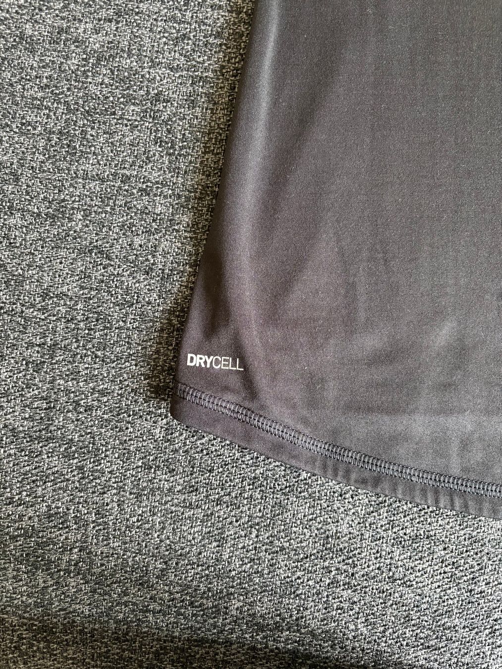 Puma Top: PUMA Run Drycell, L – Nuovo (secondo la descrizione) da Basel venduto da h4w_h5bq 4