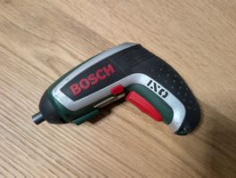 Bosch IXO Akkuschrauber mit Ladestation und Zubehör gebrauch