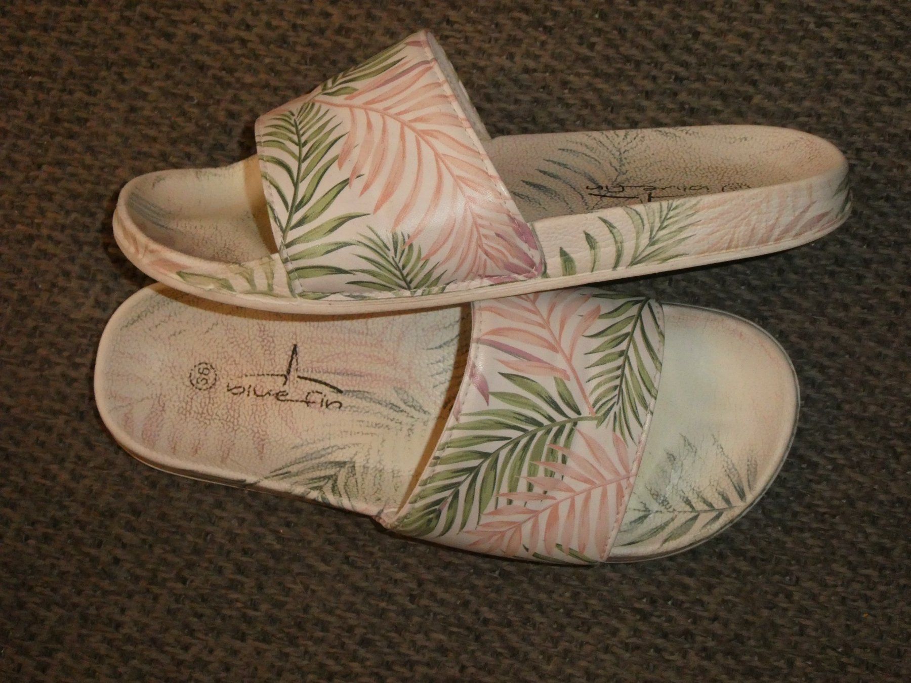 Scarpe per ragazze: Sommer Pantoletten mit Palmenmuster, Grösse 38 – Usato da Mels venduto da KOSL 2
