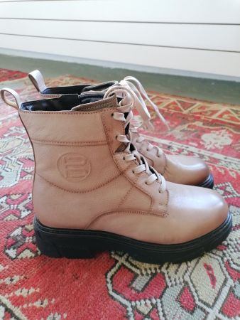 Woman boots Bagatt