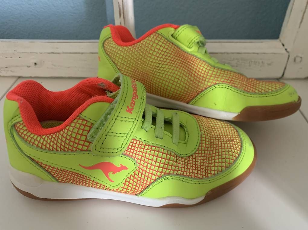 Chaussures garçon: Turnschuhe Grösse 28 – D'occasion à Otelfingen par che_26d5 1