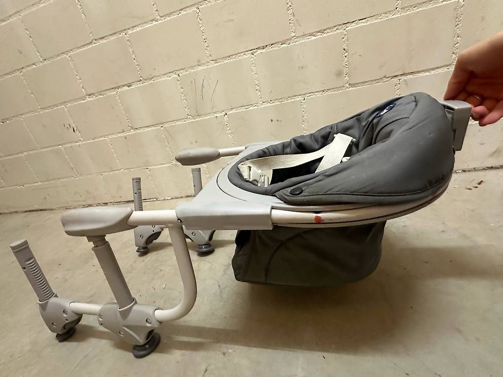 Chicco Seggioloni: Chicco 360* Tischsitz/Hängesitz - grau – Usato da Wagen venduto da mic_p8gt 1