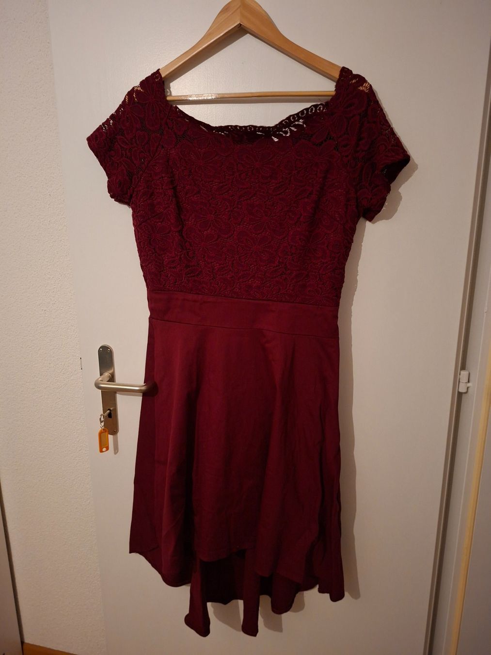 Vestiti: Damen Kleid bordeaux mit Spitze – Usato da Jeuss venduto da cat_tyh2