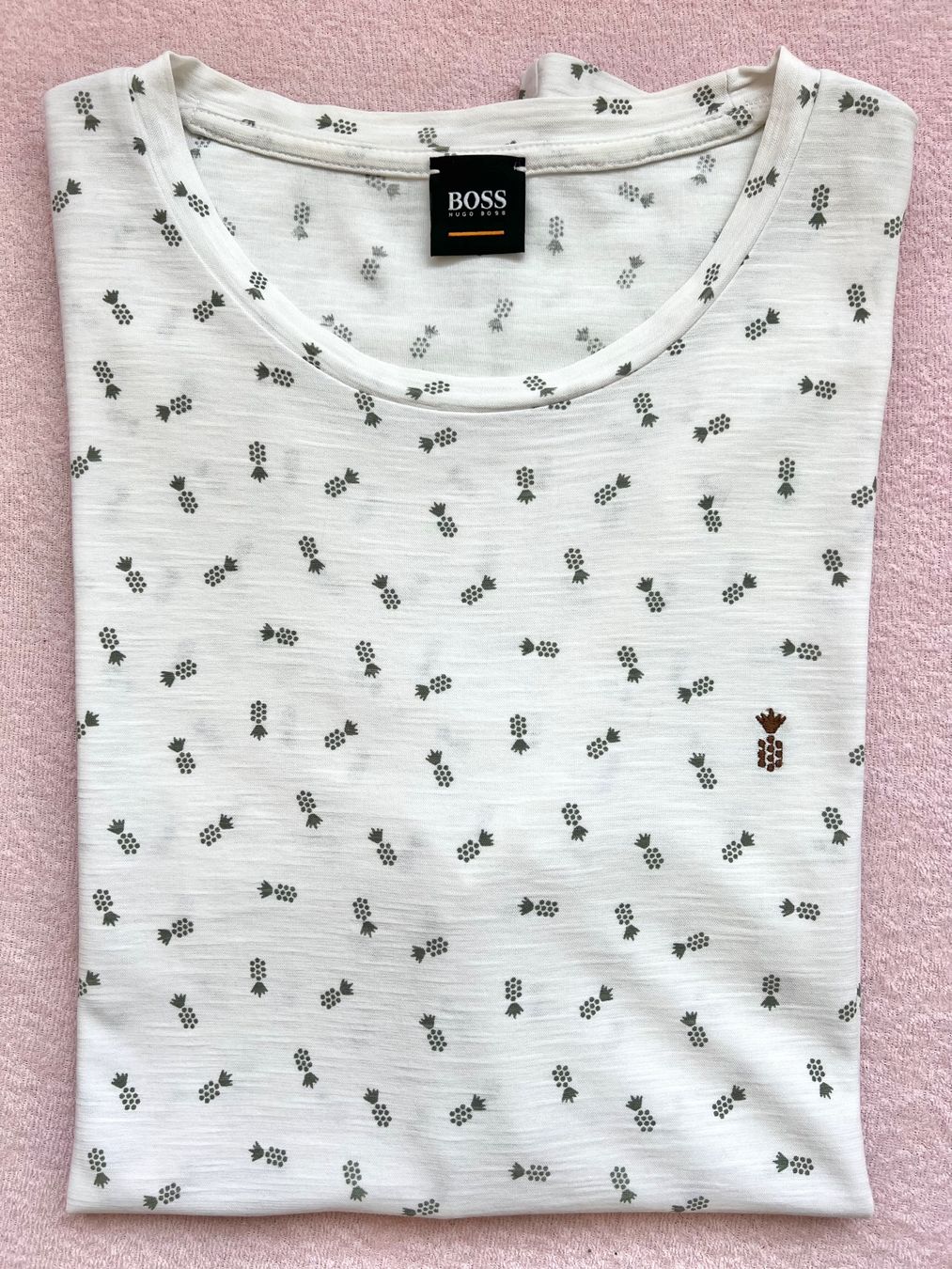 Hugo Boss T-shirt: T-Shirt von Hugo Boss – Nuovo (secondo la descrizione) da Tagelswangen venduto da fireiceprincess 4