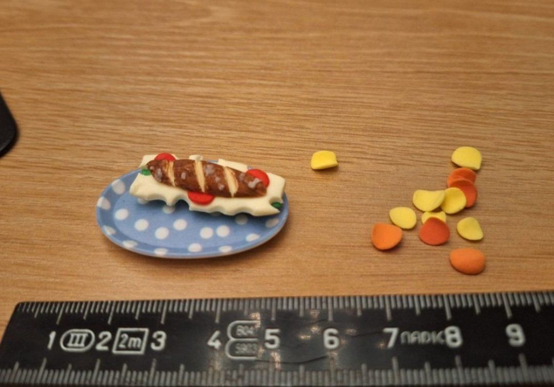 Case e mobili per bambole: Puppenhaus Laugenstangen Sandwich – Nuovo (secondo la descrizione) da Zürich venduto da HandmadeTinyFood 1