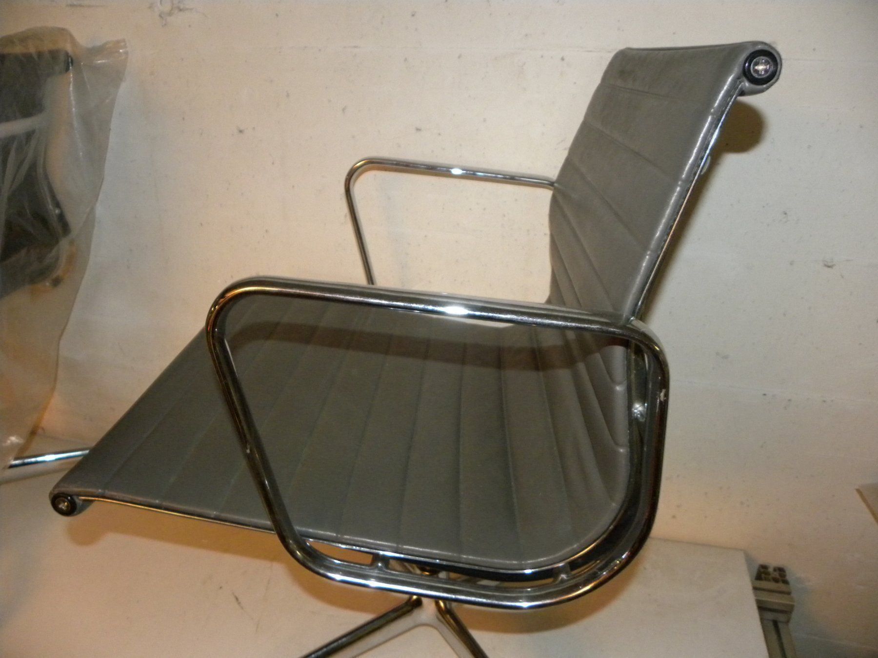 Sedie: VITRA EAMES EA 108 ALUGROUP – Usato da Küsnacht ZH venduto da walterzingo 2