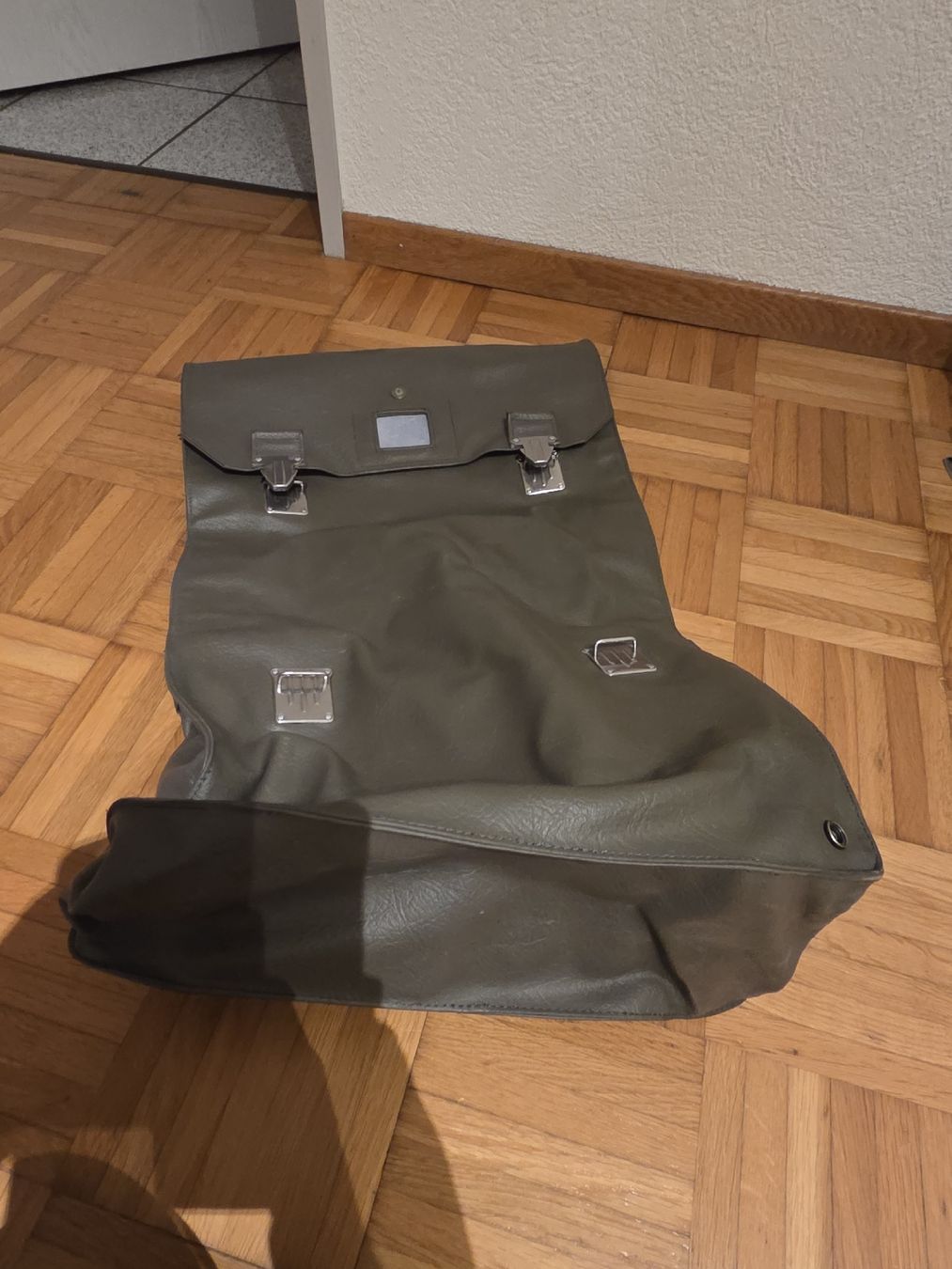 Schweizer Armee Uniformi: Schweizer Armee Tasche Militär – Usato da Dorf venduto da Echo_Elements