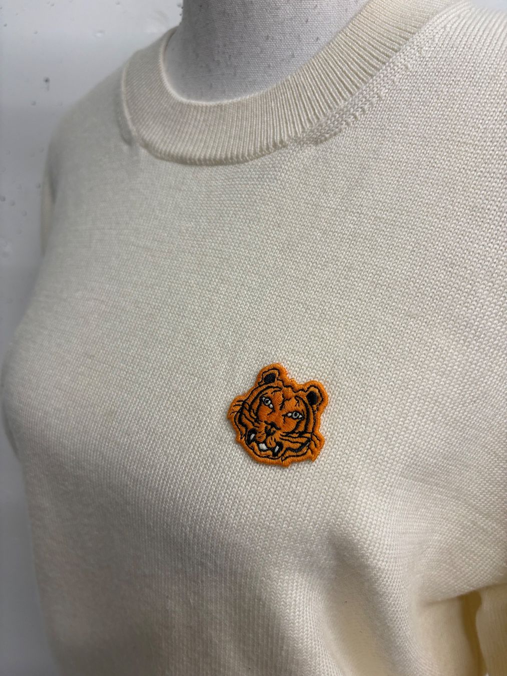 Kenzo Maglioni & Felpe: Kenzo Pullover creme mit Tiger Logo Gr. L Wolle – Nuovo (secondo la descrizione) da Regensdorf venduto da sec_l5cr 2