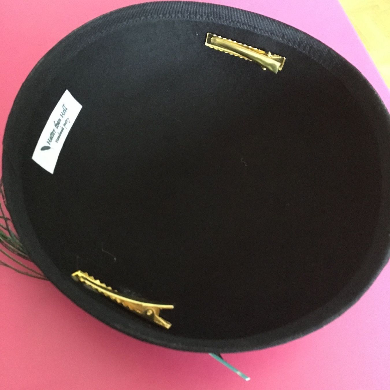 Copricapi, berretti & cappellini: Chapeau chic et rétro plumes et strass – Usato da Genève venduto da ct_fqr8 4