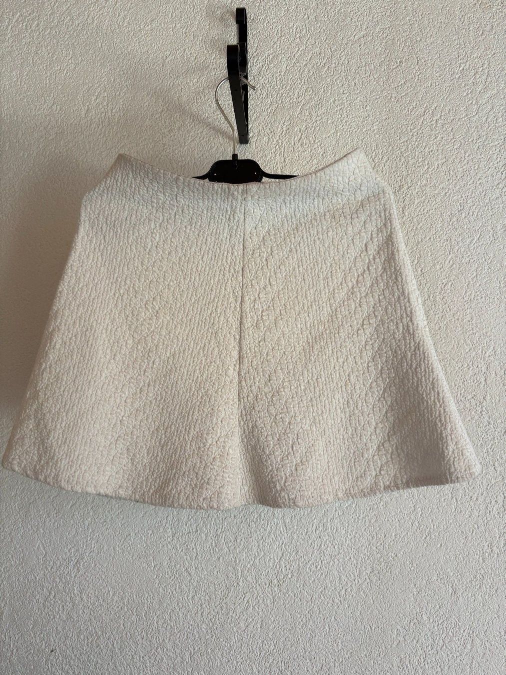 Zara Gonne: Zara cream mini skirt S / 36 – Usato da Fribourg venduto da georgeabottino 1