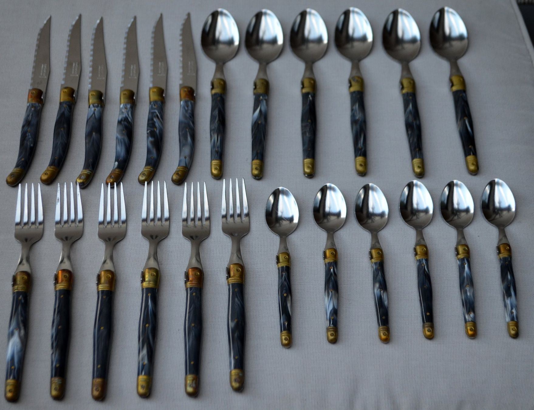 Laguiole Bestecksets: Laguiole Pradel - Besteck / couverts -  service de table – Gebraucht aus Collonges von arashee