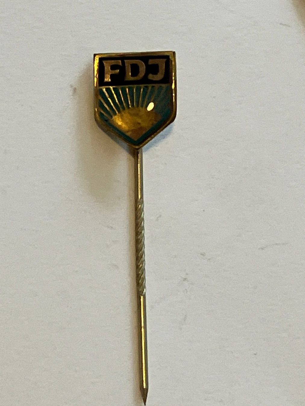 Plaquettes & Badges: 1 Anstecknadel DDR Abzeichen FDJ – D'occasion à Basel par djwwpp