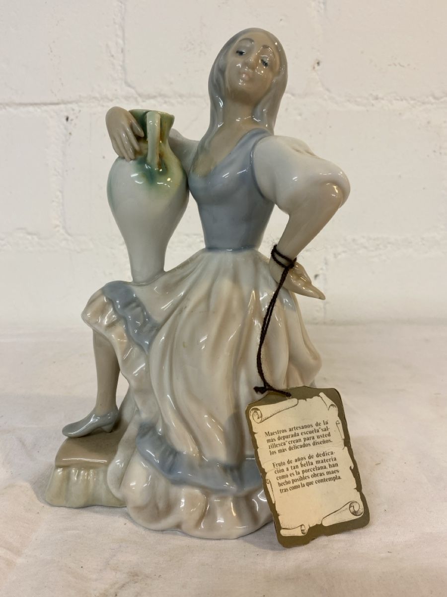 Skulpturen & Statuen: Schöne Porzellanfigur, Wasserträgerin – Gebraucht aus sursee von trilli-tralli 1