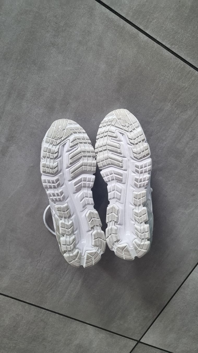Asics Scarpe da donna: Scarpa Asics 37 – Usato da Biasca venduto da Siosmart 2