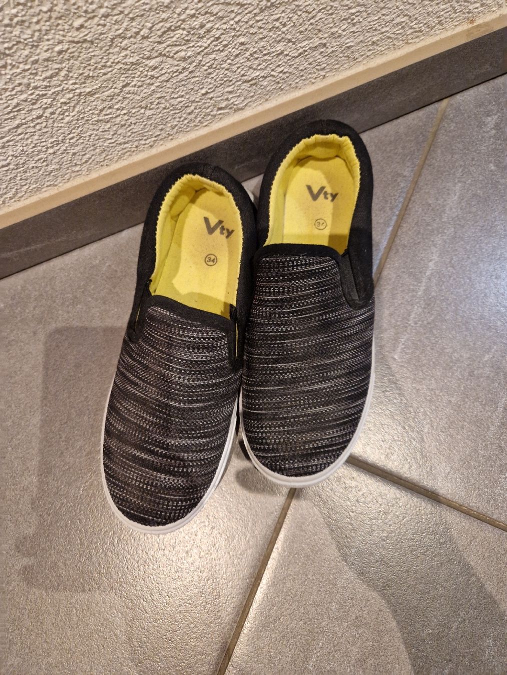 Chaussures garçon: Schuhe Gr. 34 – D'occasion à Ohmstal par wil_xp75 1