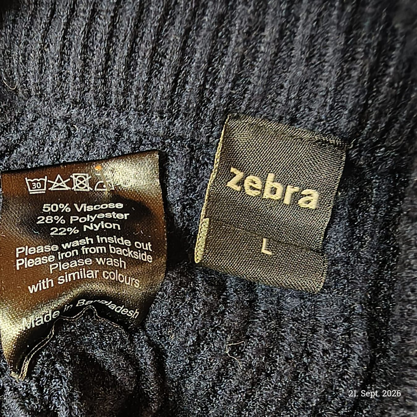 Zebra Pullover & Sweatshirts: Strickpullover Zebra dunkelblau Grösse L gebraucht – Gebraucht aus Emmetten von SecondhandSiska 2