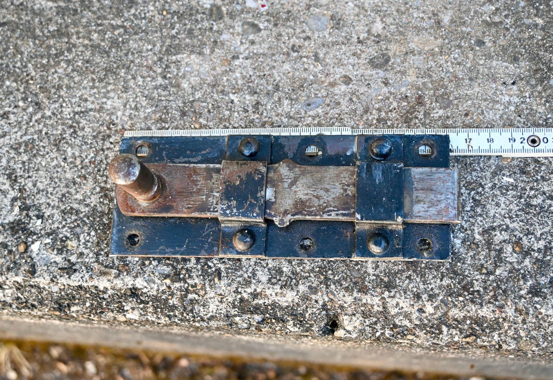 Schlösser: alter Stossriegel aus Eisen - Länge 16.2cm – Gebraucht aus Pfaffhausen von mono_rec