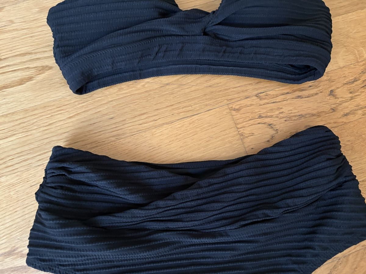 Costumi da bagno & Bikini: Schwarzer Bikini mit Rippmuster -  Grösse S – Usato da Beromünster venduto da msklef 3