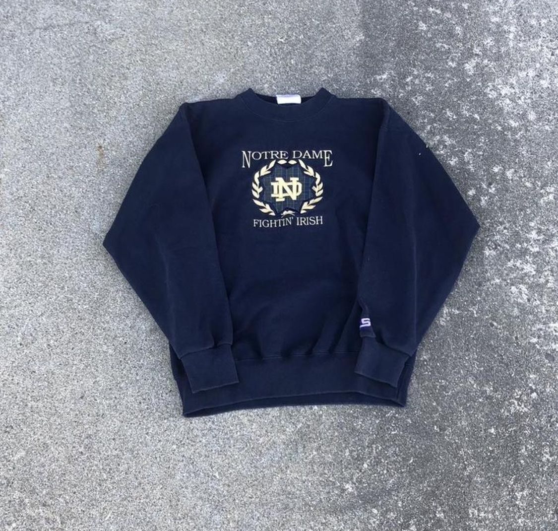 Pullover & Sweatshirts: Notre Dame Crewneck – Gebraucht aus Fribourg von ann_l9b7