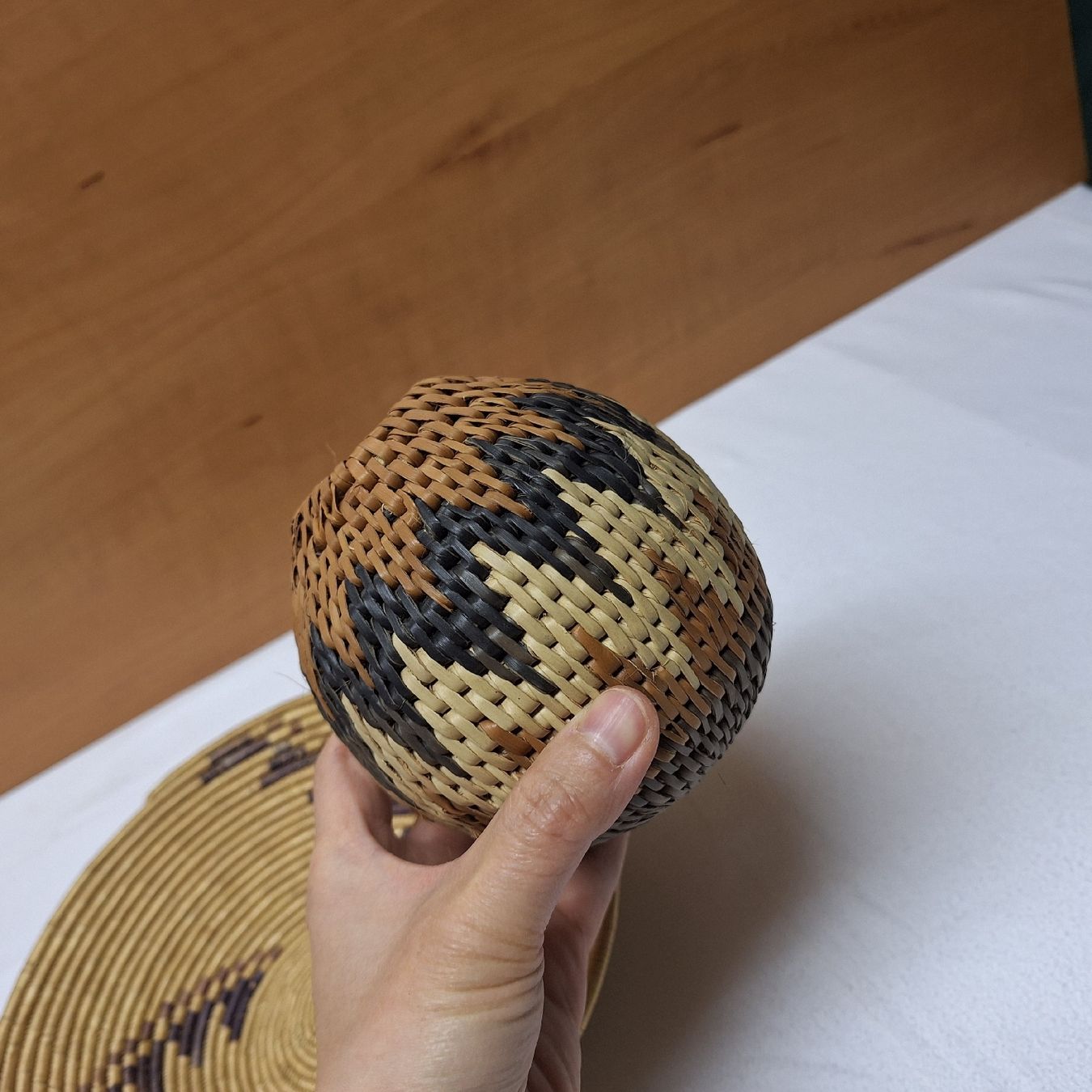 Tutte le decorazioni: Versand möglich! Afrikanisches Kräuterdösli &Flechtteller – Usato da Winterthur venduto da Goldpipau 5