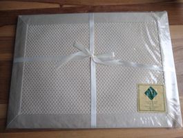 NEW!!! 4 Benson Mills Placemats Waffle Look Satin Border New