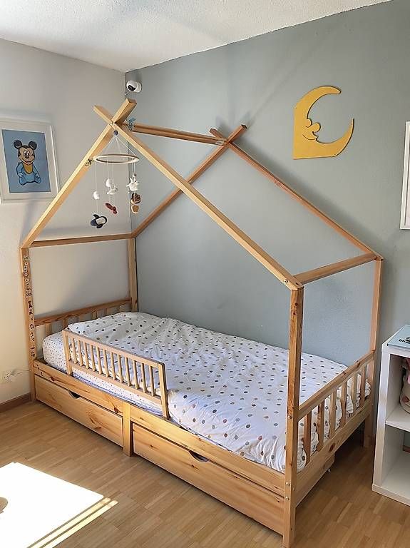 Letti: Kinderbett 90x200 cm - Hausbett – Usato da Zürich venduto da martagd