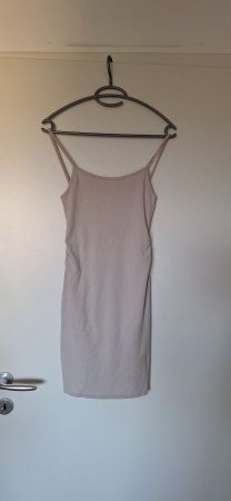 Bershka, robe mini à bretelle