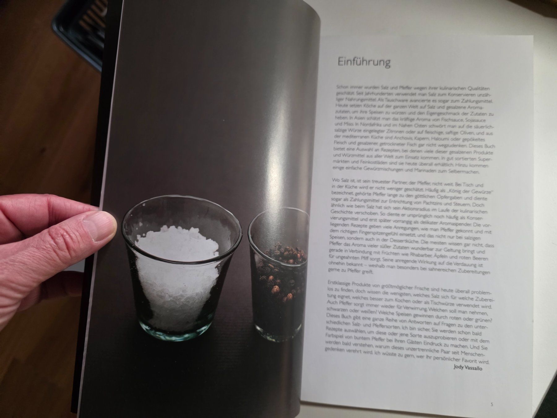 Libri: Salz & Pfeffer - Kochbuch - Jody Vassallo - 2007 – Usato da Walterswil BE venduto da Lonitti 2