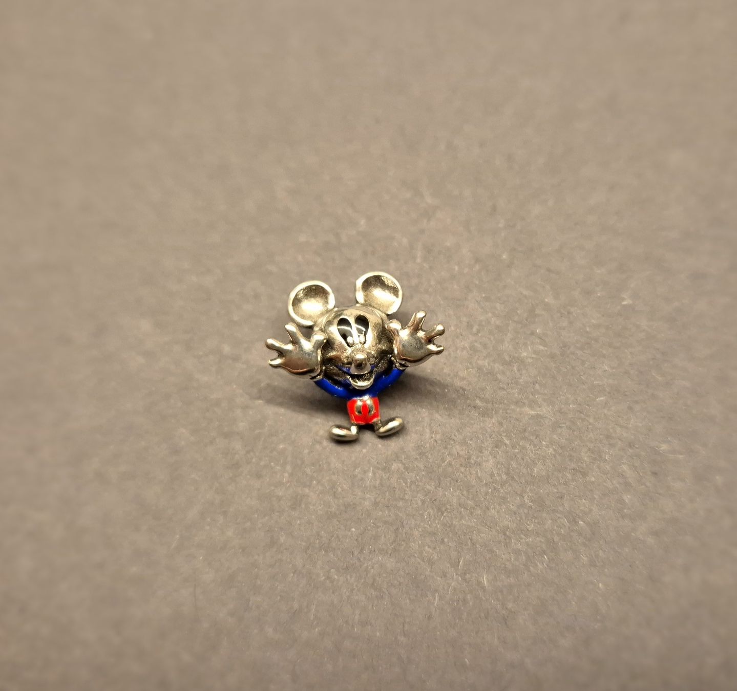 Ciondoli: Charm Mickey Maus +Garantie – Nuovo (secondo la descrizione) da Rotkreuz venduto da Carbone_Bijou-Shop
