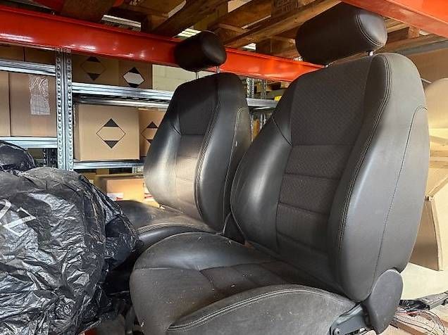 Jaguar Tutti pezzi di ricambio auto: Vordersitze Jaguar S-Type schwarz – Difettoso da Eiken venduto da Dongeorgio