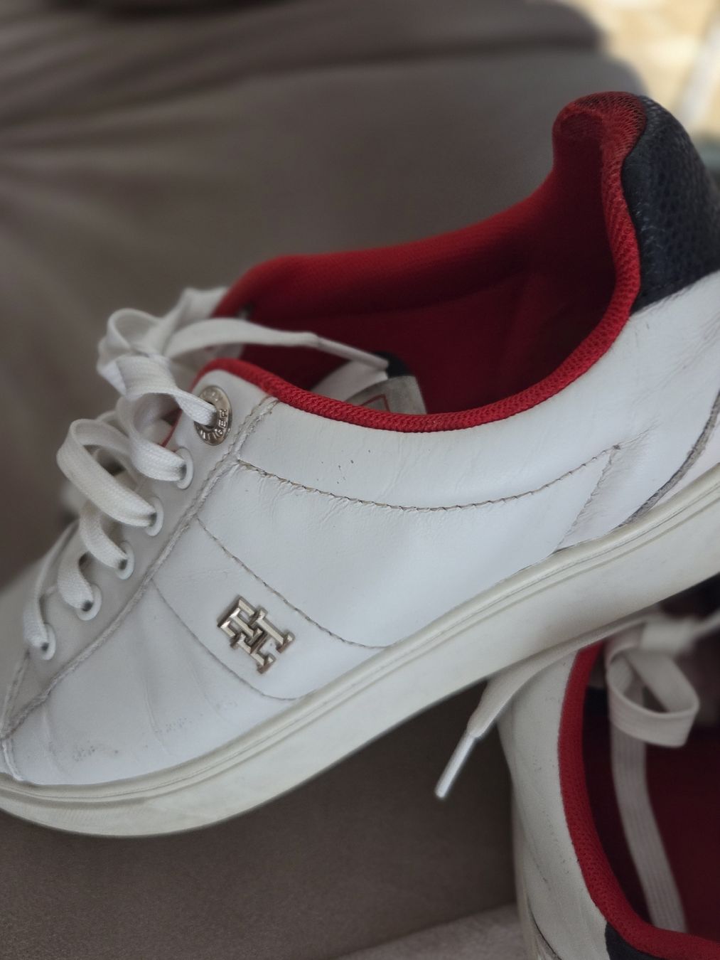 Scarpe da donna: Turnschuhe Tommy Hilfiger – Usato da Gossau SG venduto da sar_7vt5